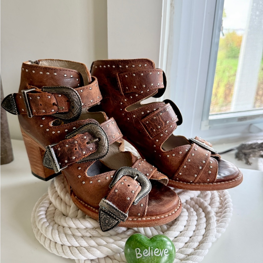 FREEBIRD BY STEVEN Violet Size 7 Brown Leather Heeled Sandals with Buckles